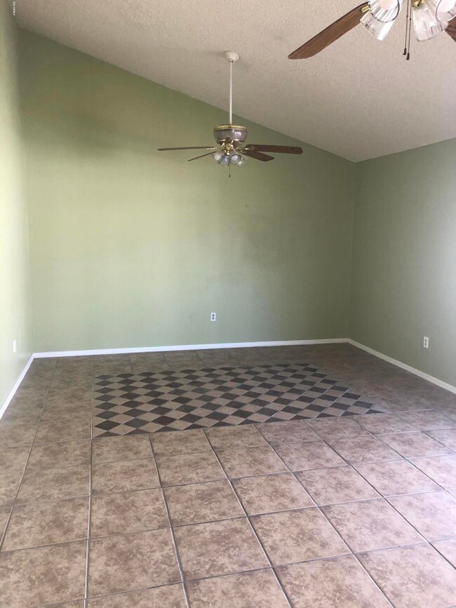 2626 N 50th Dr, Phoenix, AZ 85035 - photo 4