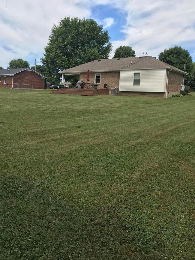 231 Harrison Cir, Mount Washington, KY 40047 - photo 2