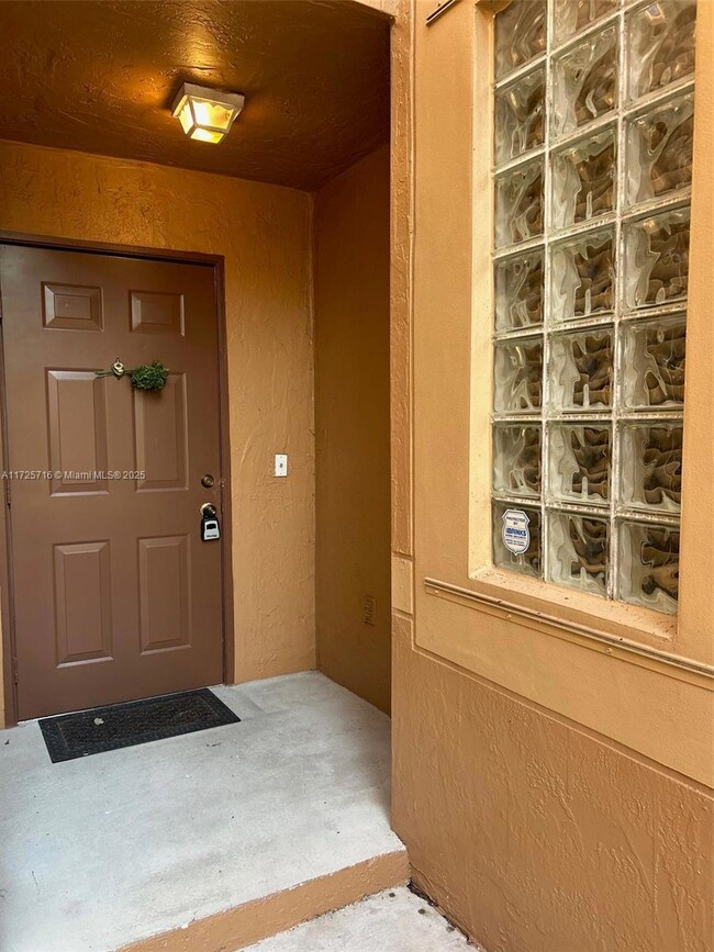 1462 Veracruz Ln unit 35, Weston, FL 33327 - photo 4