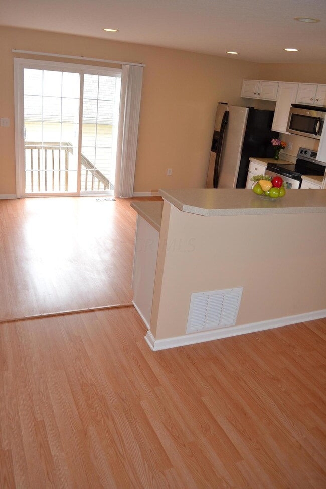 6543 Crab Apple Dr, Canal Winchester, OH 43110 - photo 4