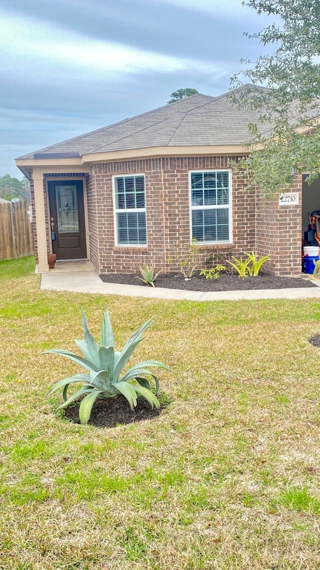 22710 Hollow Amber Dr, Hockley, TX 77447 - photo 3