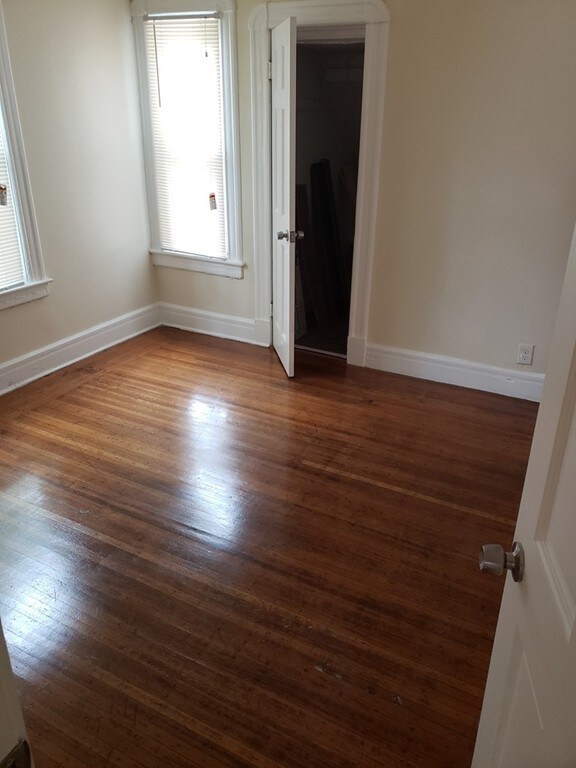 64 Euclid Ave unit 1st flr, Springfield, MA 01108 - photo 2