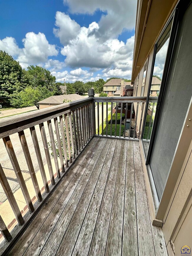 5641 SW Foxcroft Cir S unit 204, Topeka, KS 66614 - photo 5