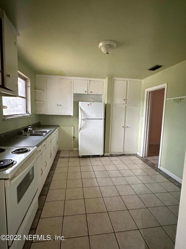 4711 Jammes Rd, Jacksonville, FL 32210 - photo 4