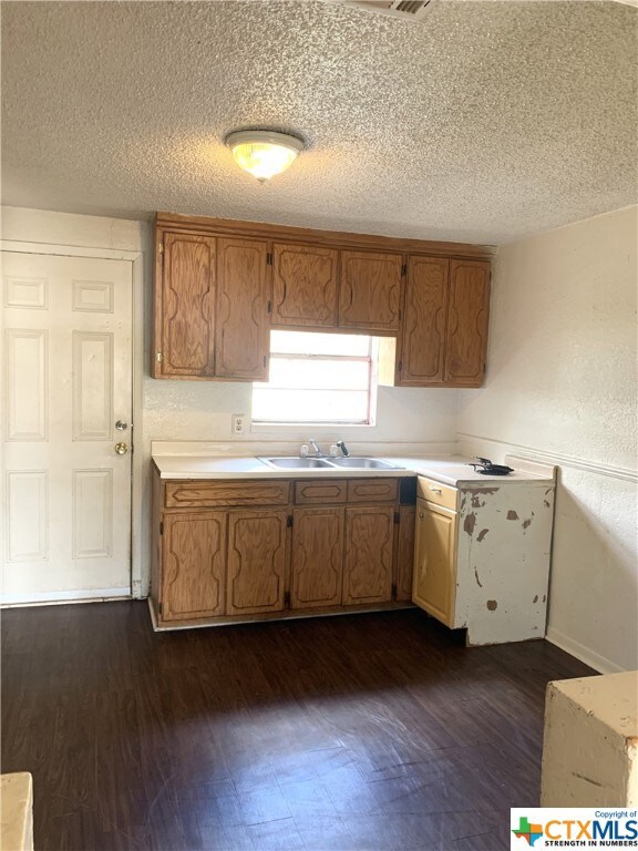 206 W Avenue A, Copperas Cove, TX 76522 - photo 6