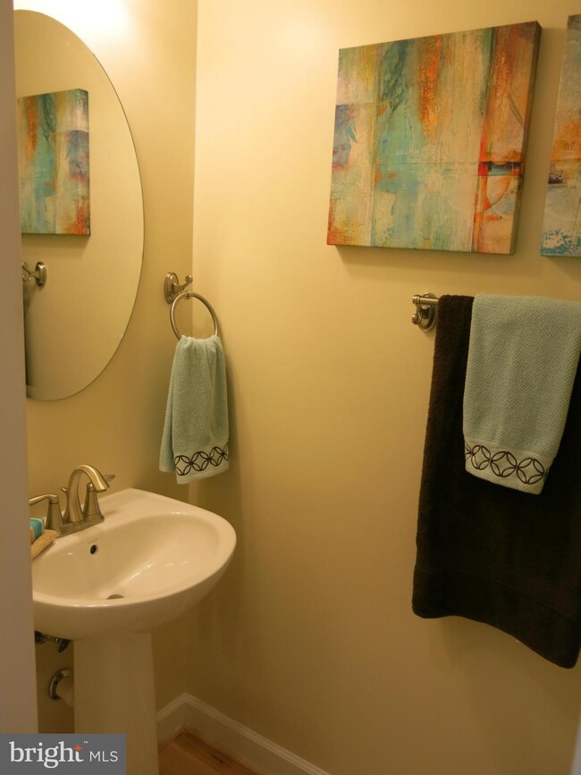 5201 C St SE, Washington, DC 20019 - photo 4