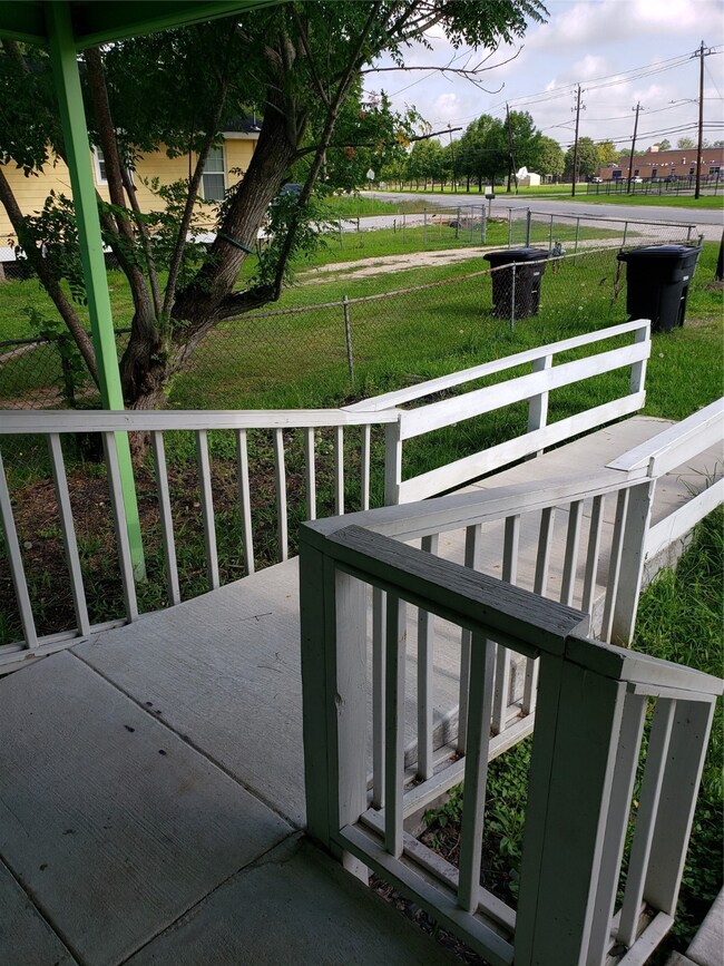 5220 1/2 Bennington St, Houston, TX 77028 - photo 5