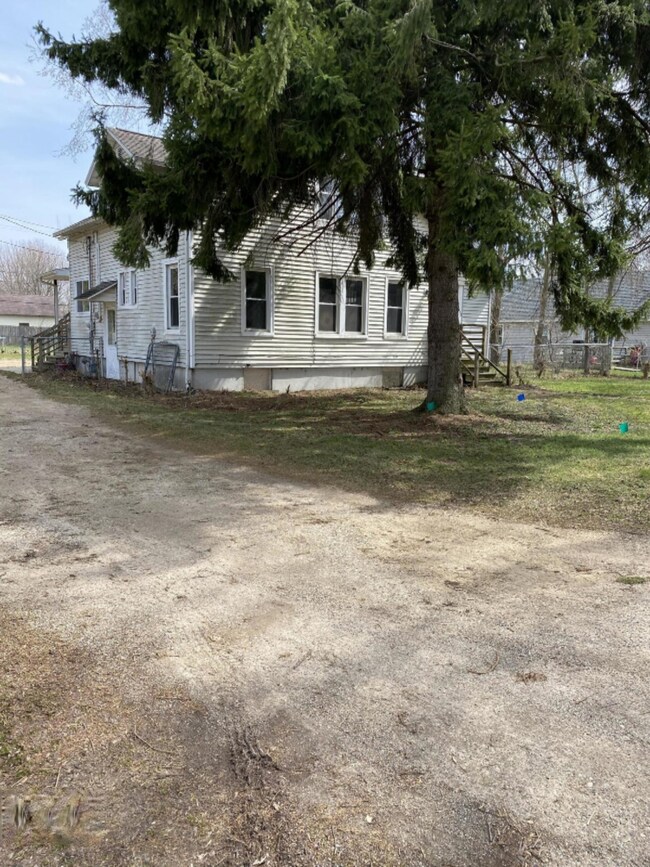 512 Church St, Wayland, MI 49348 - photo 2