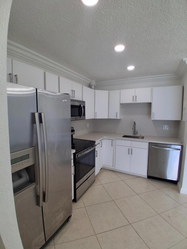 110 Cypress Club Dr unit 131, Pompano Beach, FL 33060 - photo 3