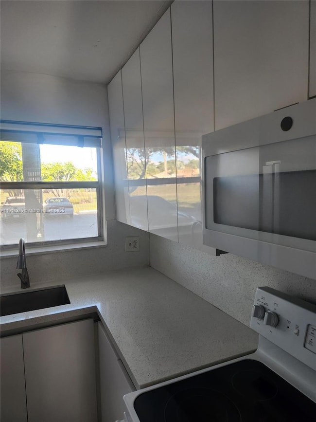 8450 Sunrise Lakes Blvd unit 106, Sunrise, FL 33322 - photo 3