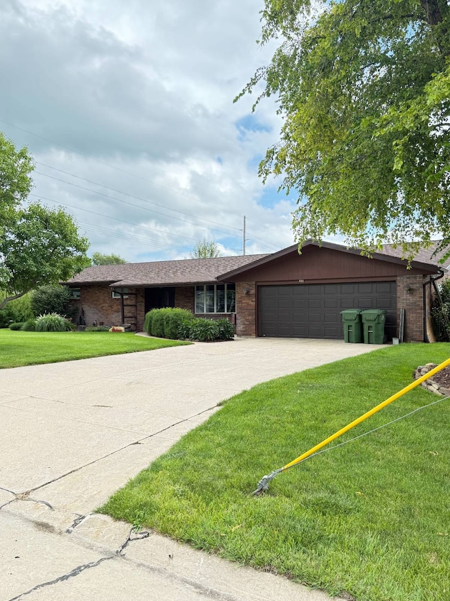 512 N James Ave, Sutton, NE 68979 - photo 2