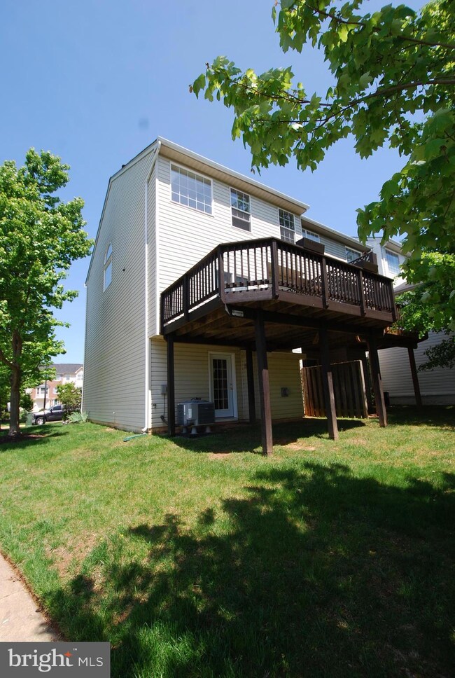 21201 Owls Nest Cir, Germantown, MD 20876 - photo 2