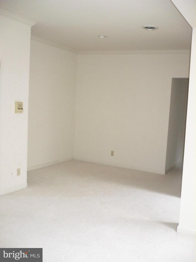 236 W Taylor Run Pkwy unit 9, Alexandria, VA 22314 - photo 5