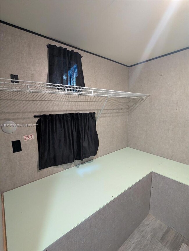 unlisted-address, Miami, FL 33179 - photo 7