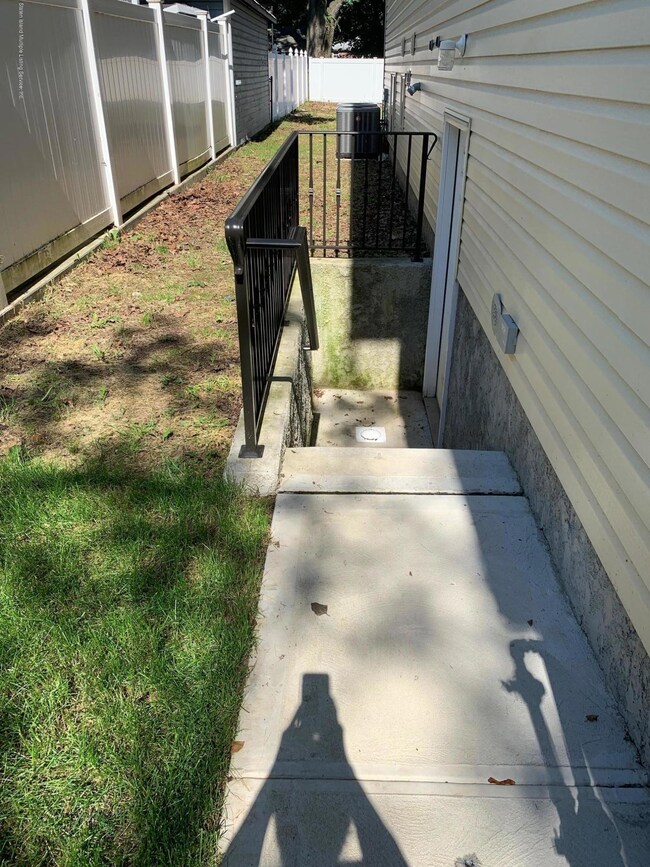 65 Bard Ave, Staten Island, NY 10310 - photo 7