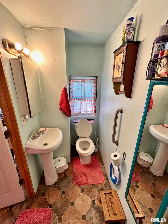 617 Railroad St, Chapin, IL 62628 - photo 6