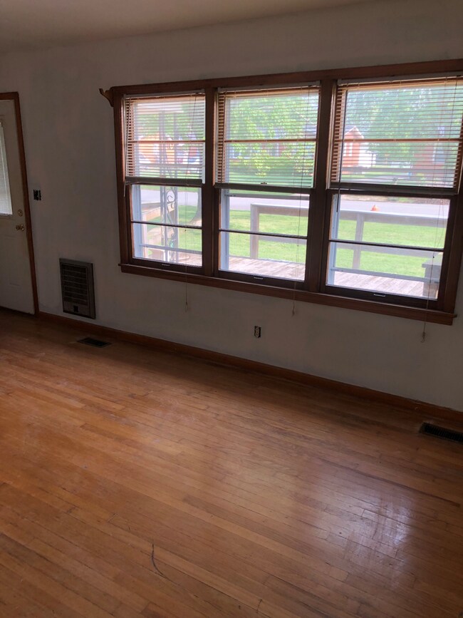 124 Enden Ave, Shelbyville, TN 37160 - photo 3