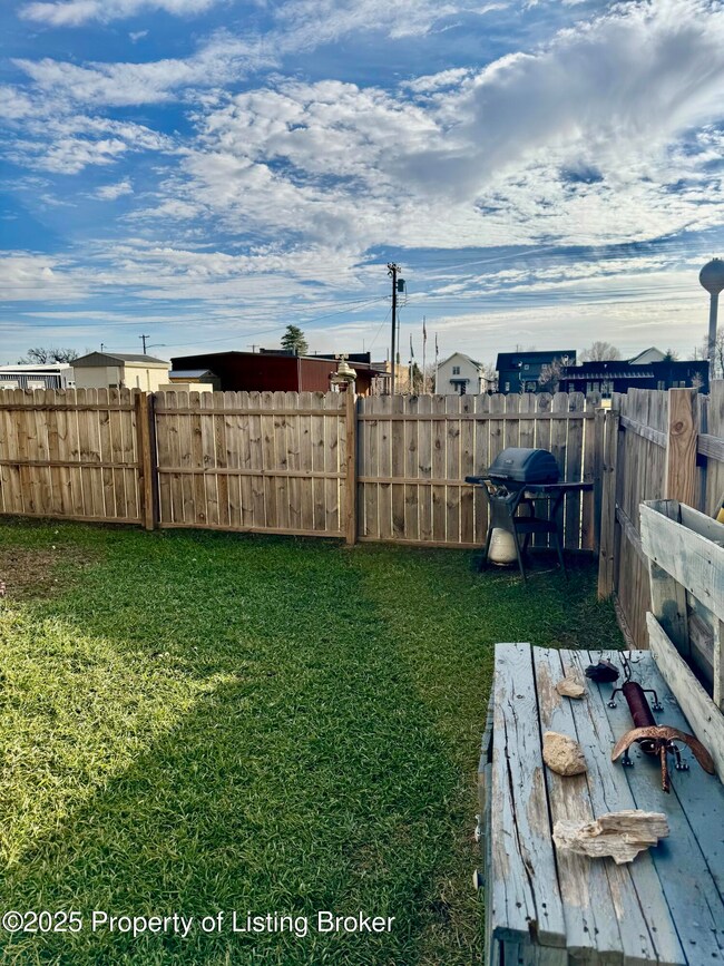 58 Central Ave N, Dunn Center, ND 58626 - photo 5