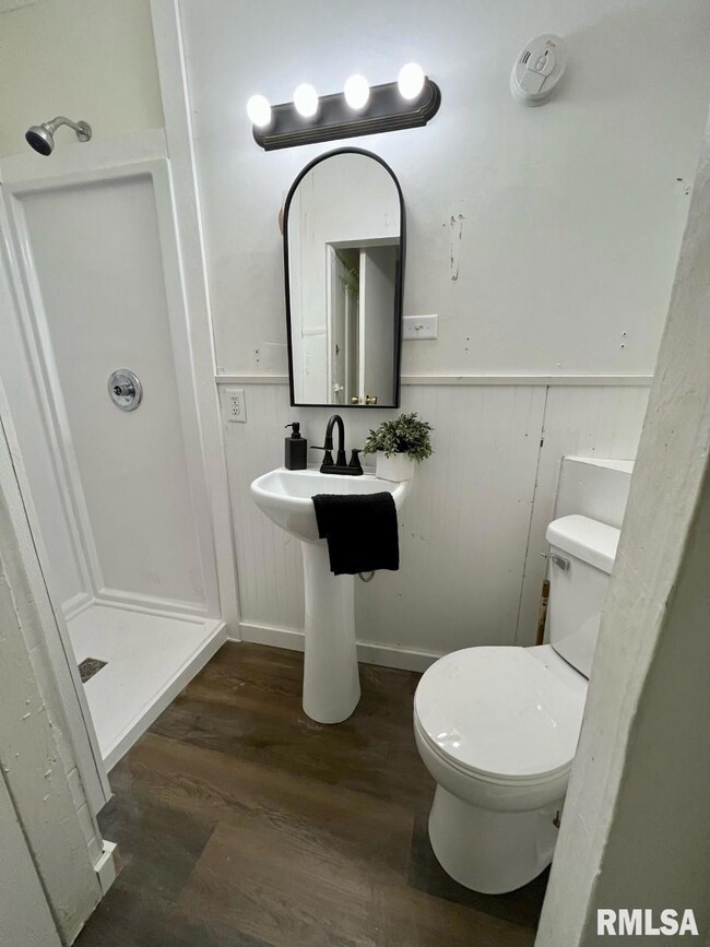 1335 E 9th St unit A, Davenport, IA 52803 - photo 2