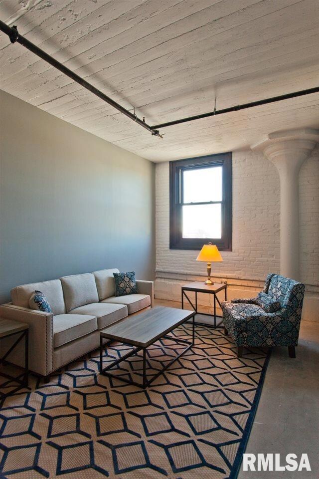 511 Pershing Ave unit 201 W, Davenport, IA 52803 - photo 6