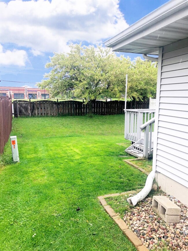 940 Ivanhoe Ln, Dyer, IN 46311 - photo 2