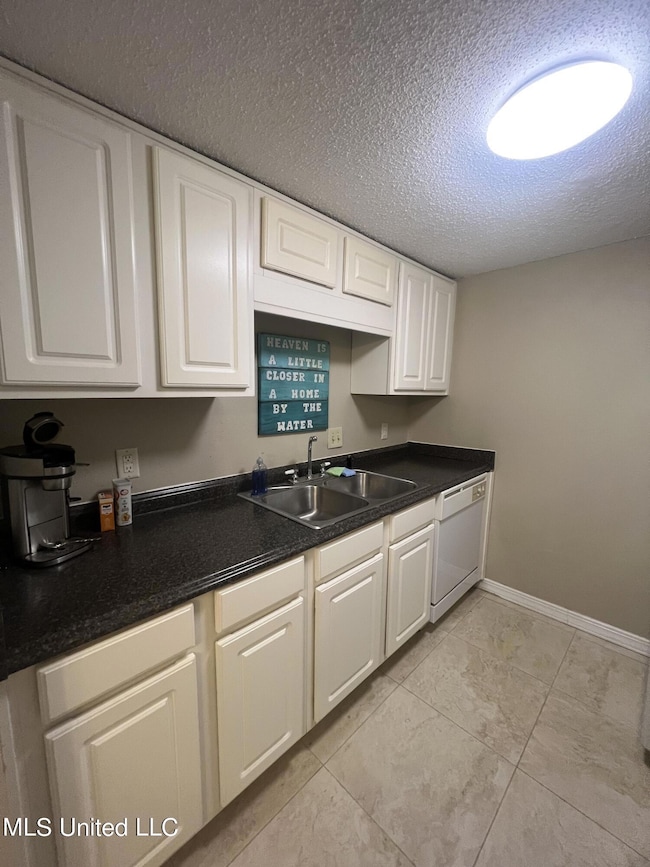 1550 E 2nd #89 Kitch