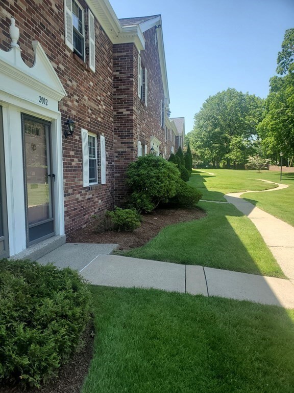 2002 Windsor Dr, Framingham, MA 01701 - photo 2