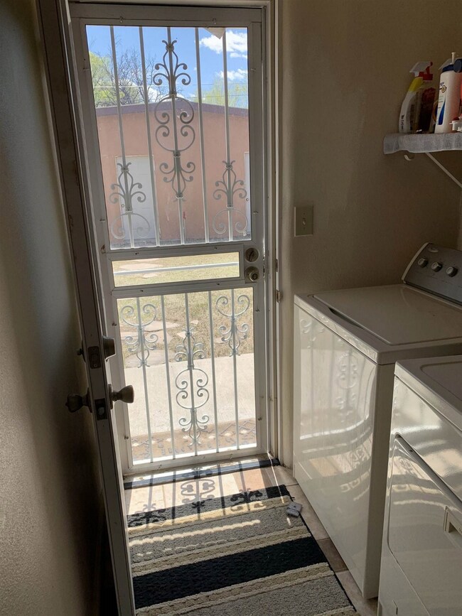 828 E Fairview Ln, Española, NM 87532 - photo 6