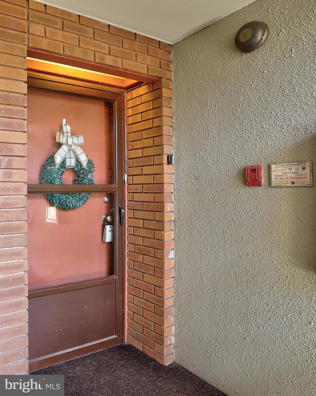 5639 Harpers Farm Rd unit D, Columbia, MD 21044 - photo 2