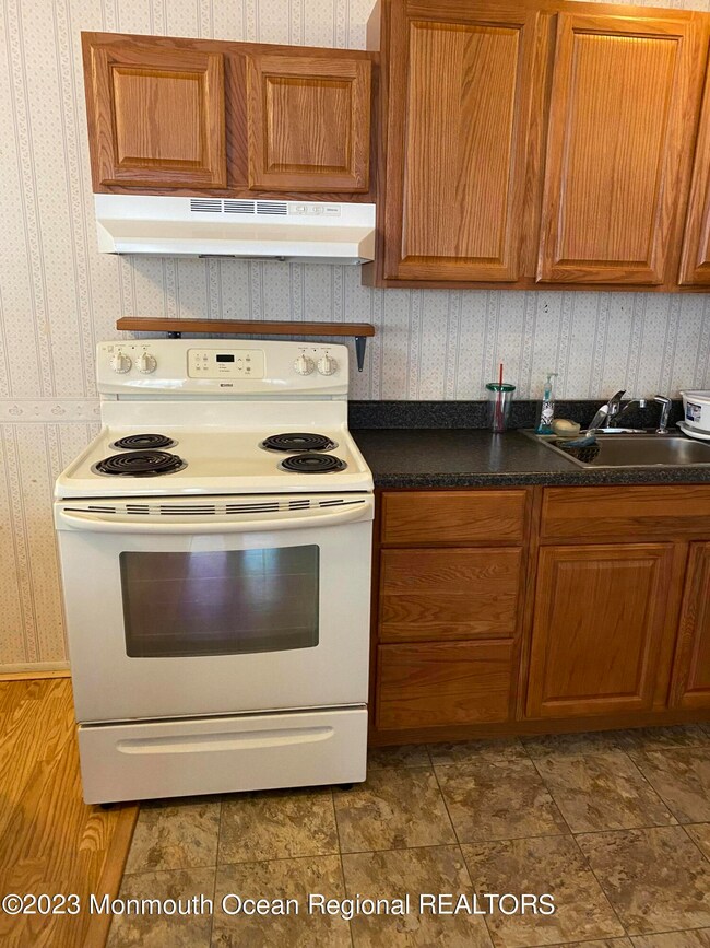 21 Crestwood Pkwy, Whiting, NJ 08759 - photo 5