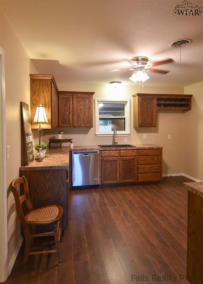 1545 Malcolm Ln, Wichita Falls, TX 76302 - photo 5