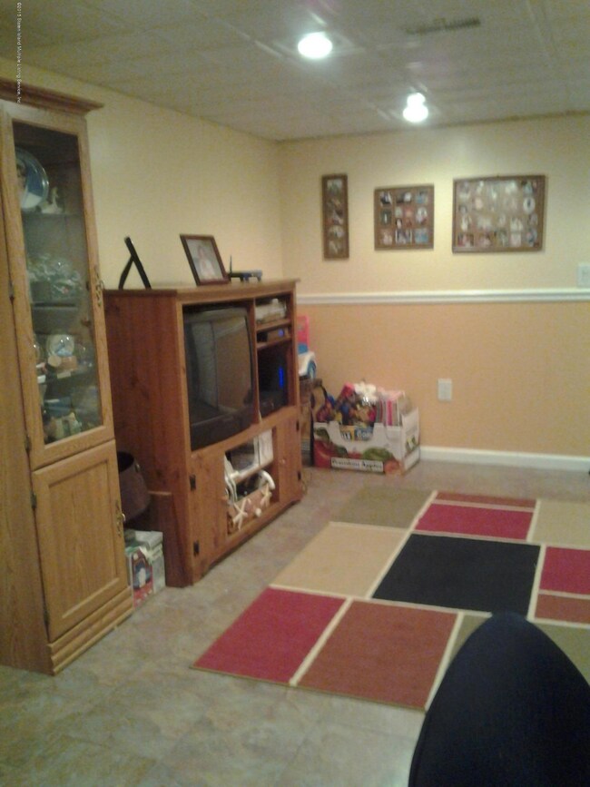 437 Willow Rd E unit 2, Staten Island, NY 10314 - photo 7