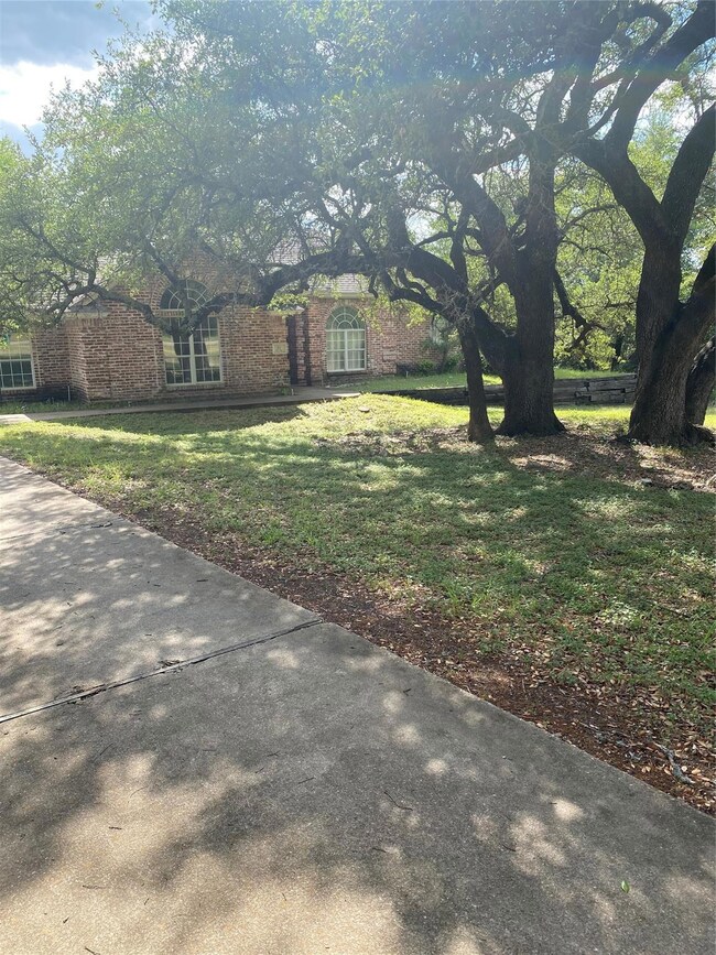 1061 White Bluff Dr, Whitney, TX 76692 - photo 2