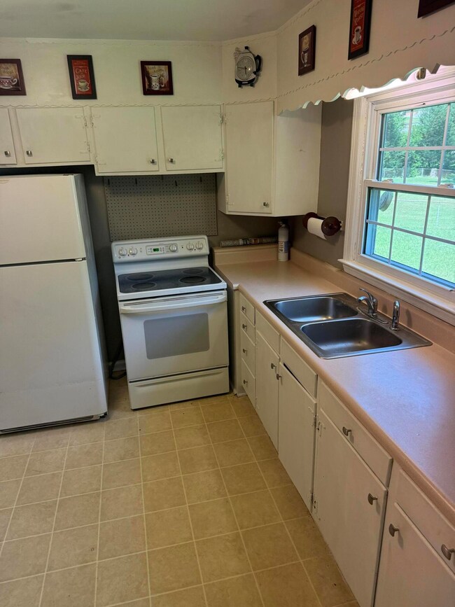 157 W Lewis St, Rossville, GA 30741 - photo 5