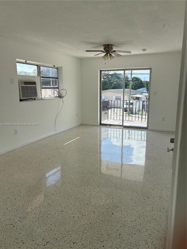 1125 SE 9th Ave unit 4, Hialeah, FL 33010 - photo 4