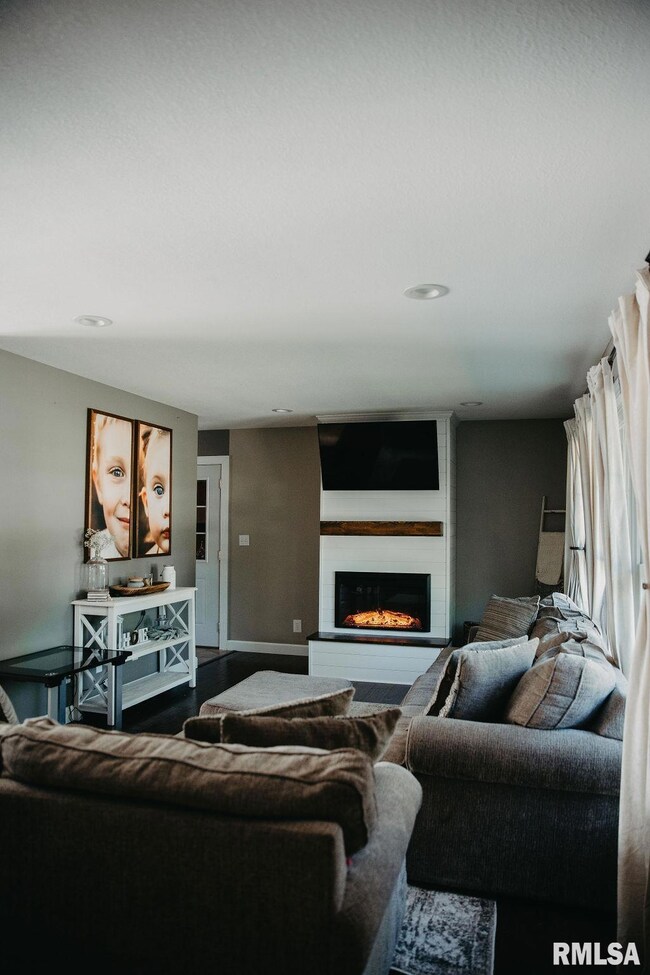 161 Penny Ln, Macomb, IL 61455 - photo 4