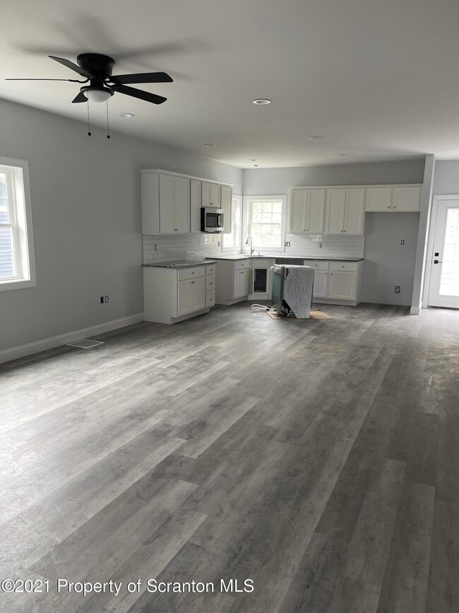 415 Oak St, Taylor, PA 18517 - photo 3