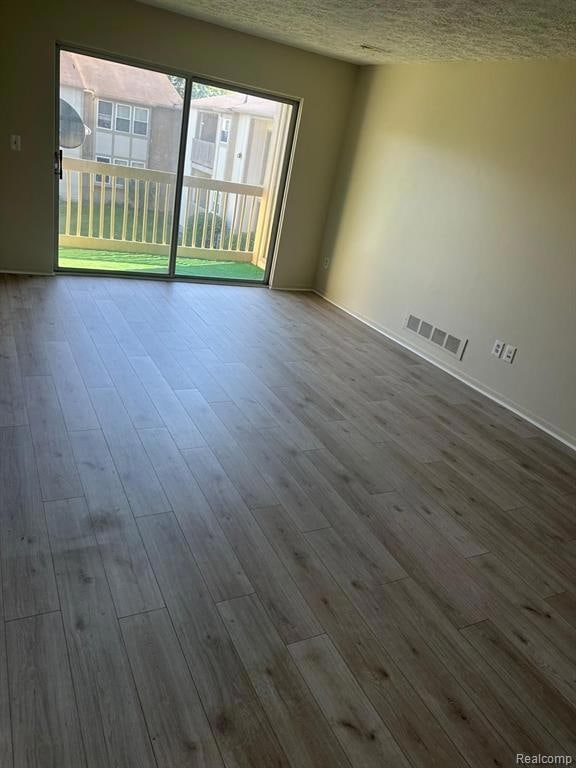 27860 Berrywood Ln unit 24, Farmington Hills, MI 48334 - photo 3