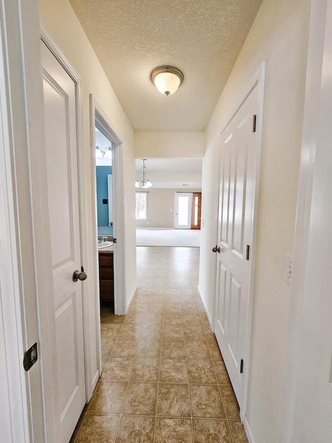 808 Heatherwood Ln, Ossian, IN 46777 - photo 4