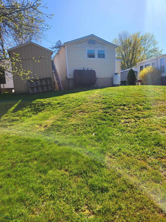 175 Leavitt Rd unit 10, Pittsfield, NH 03263 - photo 4