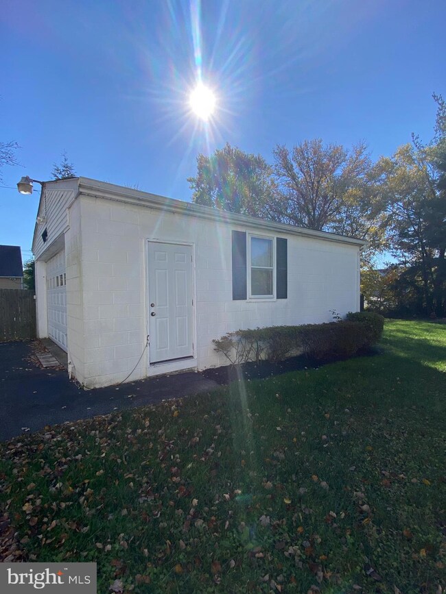 8708 Eddington Rd, Parkville, MD 21234 - photo 6