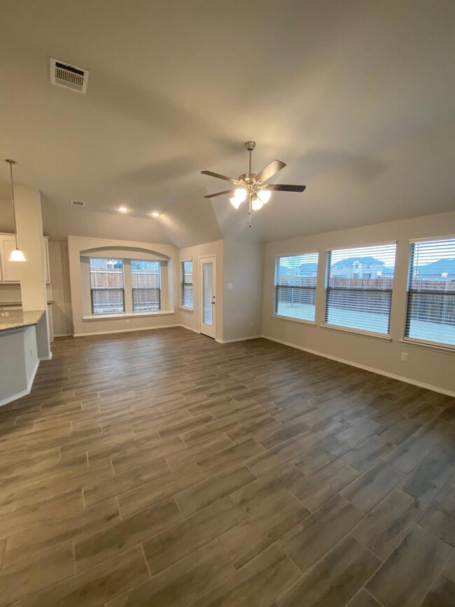 237 Rosemary Dr, Azle, TX 76020 - photo 6