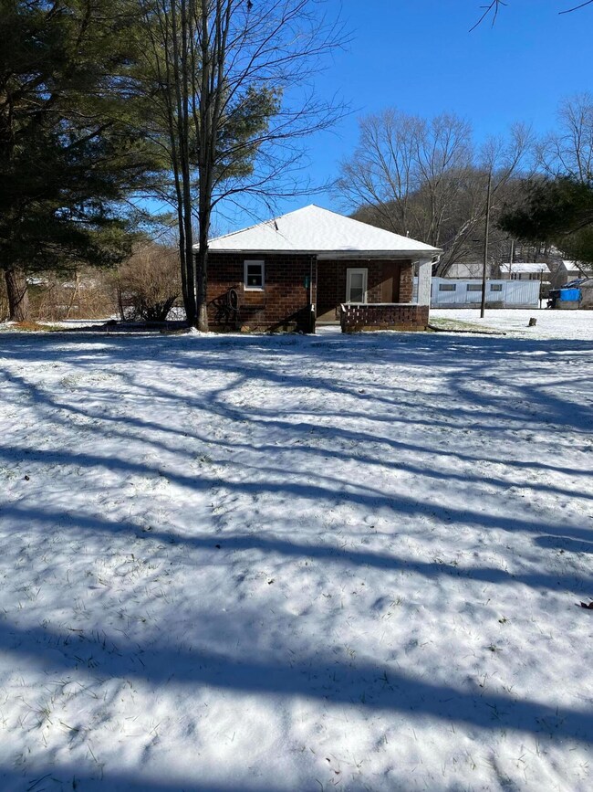 16528 Patton St, Logan, OH 43138 - photo 2