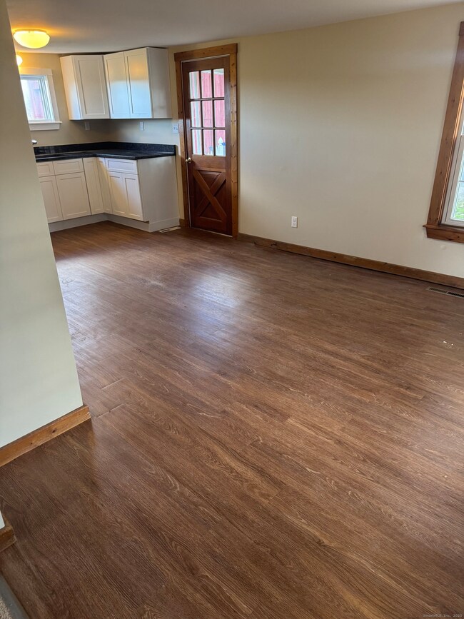 1896 Spruce St, Suffield, CT 06093 - photo 7