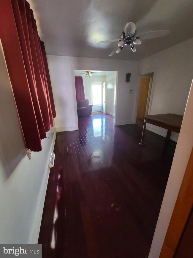 28 W Buckingham Ave, Mount Ephraim, NJ 08059 - photo 2