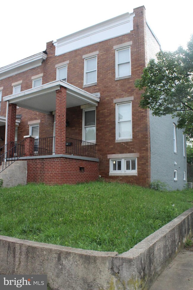 228 S Monastery Ave, Baltimore, MD 21229 - photo 2