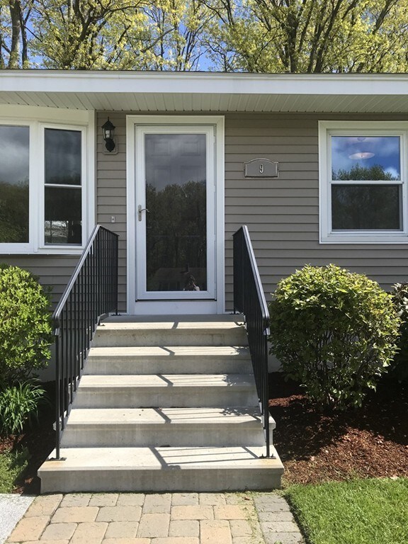 9 Hingham Rd, Worcester, MA 01606 - photo 2