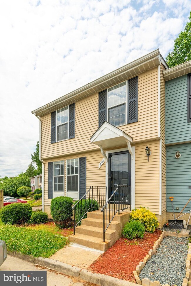 201 Essex St, Stafford, VA 22554 - photo 2