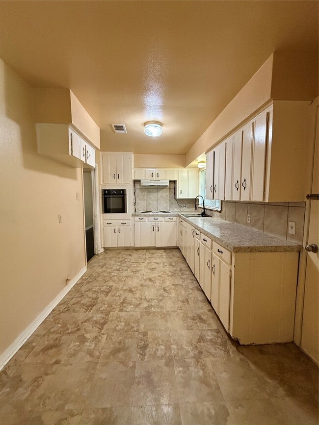 10407 Homestead Rd, Houston, TX 77016 - photo 4