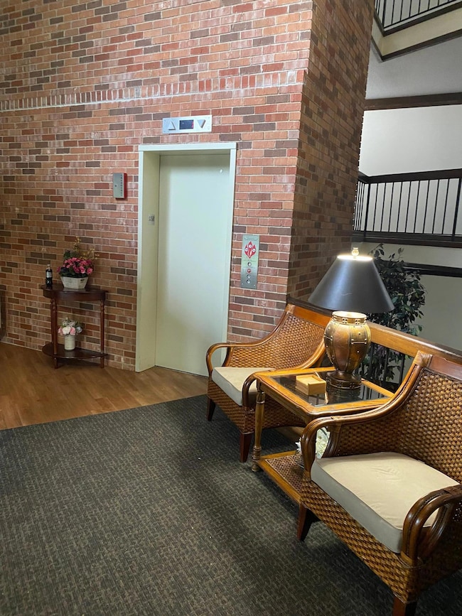 Oakridge Manor unit 335, Hopkins, MN 55305 - photo 2